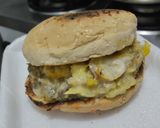 Foto del paso 13 de la receta: Sándwich🥙de berenjena,🍆calabacín y queso🧀crema🥯