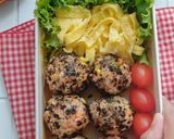 Foto langkah ke 4 dari resep Spicy Rice Ball (Bekal Praktis).