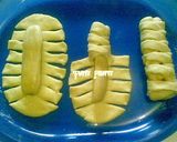 Foto langkah ke 4 dari resep Roti Goreng Pisang Kepang.
