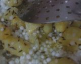 A picture of step 4 of Sabudana khichadi.
