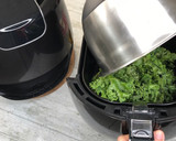 Foto del paso 3 de la receta: Chips de Kale sabor a queso con Airfryer, snack saludable