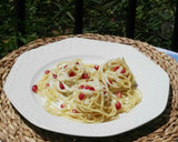 Foto del paso 5 de la receta: Espaguetis con granada y salsa de queso feta