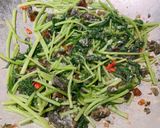 炒地皮 #皮蛋地瓜葉的食譜步驟3照片