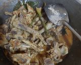 Foto langkah ke 2 dari resep Ayam Kicap Pedas Malaysia 예르다🥘.