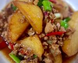 Foto langkah ke 5 dari resep Tumis Kentang Ayam Cincang.