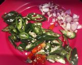 Foto langkah ke 1 dari resep Oseng cumi cabe hijau.