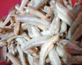 Foto langkah ke 3 dari resep Tumis Pare Ikan Teri.
