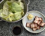 รูปขั้นตอนการทำที่ 1 ของ หมูน้ำค้างผัดกะหล่ำปลี
