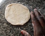 A picture of step 2 of Pastry spring rolls.