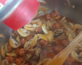 Foto del paso 4 de la receta: Patatas guisadas con champiñón y choriceta