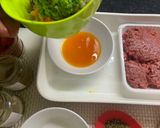 Foto del paso 1 de la receta: Rollo de carne picada rellena en salsa