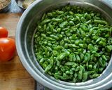 A picture of step 1 of French beens with peanuts crushed bhaji.