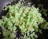 Hình bước làm 2 của món Cơm chiên ngọc bích