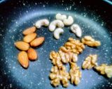 बेक्ड ड्रायफ्रूट्स गुझिया रेसिपी चरण 1 फोटो