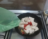 Foto langkah ke 4 dari resep Tumis Tahu Halus Pedas.