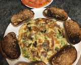 Foto del paso 1 de la receta Tortilla de ajetes y jamón con tomate natural
