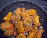 Foto langkah ke 5 dari resep Oseng Nugget Bawang.