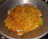 Foto langkah ke 4 dari resep Mie Goreng Istimewa.