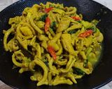 Foto langkah ke 4 dari resep Usus Ayam Bumbu Kuning daun kemangi💛.