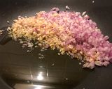 Foto del passaggio 2 della ricetta Maltagliati rossi e verdi al sugo di pinoli e cipolla 🧡