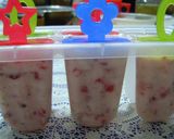 Foto del paso 3 de la receta: Yogurt (heladitos con frutilla)