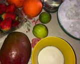 Foto del paso 1 de la receta: Daiquiris de mango y frutillas 🍓🍊🥭