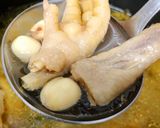 Hình bước làm 2 của món Canh Chân Gà Hầm Hạt Sen Đậu Ngự