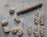 Foto del passaggio 4 della ricetta Treccine alla ricotta e gocce di cioccolato