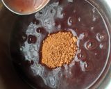 A picture of step 2 of Thai black sticky rice.