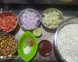 A picture of step 1 of Bhelpuri (instant without tarmarid chutney and green chutney).