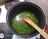 Mentás-spenótos zöldborsófőzelék rántott párizsival recept fázis 2 fotója