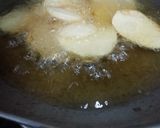 A picture of step 3 of Potato pakoda.