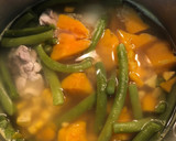 Foto del paso 2 de la receta: Puré para bebés de pollo maíz, puerro, judías verdes y boniato