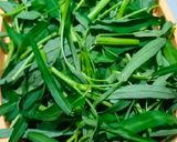 Foto langkah ke 1 dari resep Kangkung Spicy Saus Tiram.