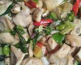 Foto langkah ke 3 dari resep Tumis Jamur kemangi.