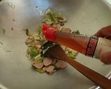 Foto langkah ke 4 dari resep Mie goreng simpel.