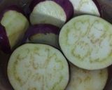A picture of step 1 of Purple Baigan Bhaja.
