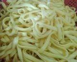 Foto langkah ke 1 dari resep 17. Mie Goreng Jawa Topping Sozis Jamur Kuping.