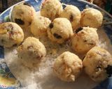 A picture of step 4 of Tropical coconut ladoo.