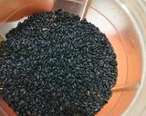 Hình bước làm 1 của món Nhân Hạt Sen Mè Đen
