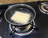 A picture of step 1 of Chilli Garlic Maggi.