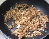 รูปขั้นตอนการทำที่ 5 ของ ข้าวผัดหมูซีอิ๊ว