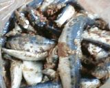 صورة لخطوة 2 من وصفة سمك سردين صغير مقلي