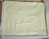 Foto langkah ke 3 dari resep Easy Pandan Roll with Cheddar Cream.