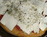 Foto del paso 4 de la receta: Soufflé simil pizza en sartén cobertura de tomates cherrys y queso