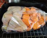 Foto del paso 1 de la receta: Pollo al horno con batatas a la bolsa