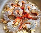 รูปขั้นตอนการทำที่ 3 ของ ฟักทองผัดไข่ใส่กุ้ง
