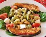 Foto del paso 6 de la receta Ensalada de espinacas y pasta con salmón y pesto 😋