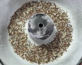 Foto del paso 5 de la receta: Budín salado de zapallo, avena y semillas