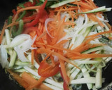 Foto del paso 4 de la receta: Arroz y verduras salteadas